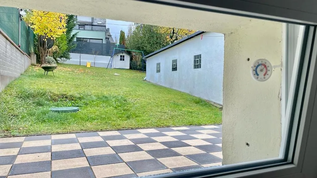 Simple Room In Luxembourg City 0*,  Lussemburgo